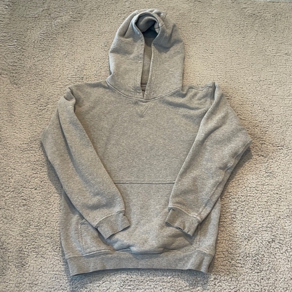 Lululemon All Yours Hoodie
Heathered Core Medium Grey size 6 - Picture 2 of 9